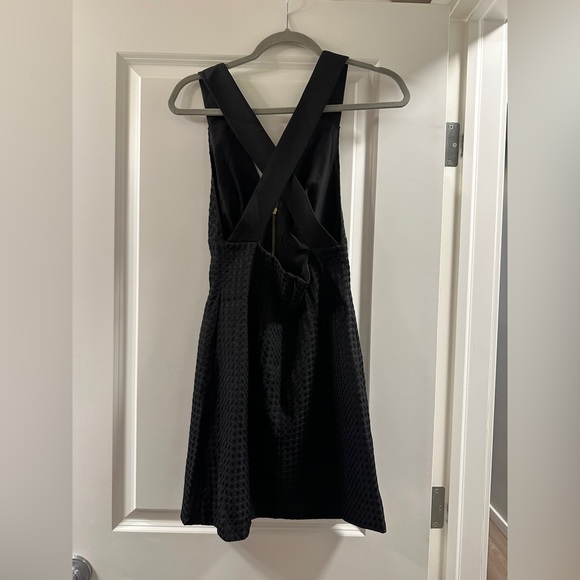 KEEPSAKE the Label Black Sleeveless V-Neck Mini Dress with Front Zip - Picture 4 of 5